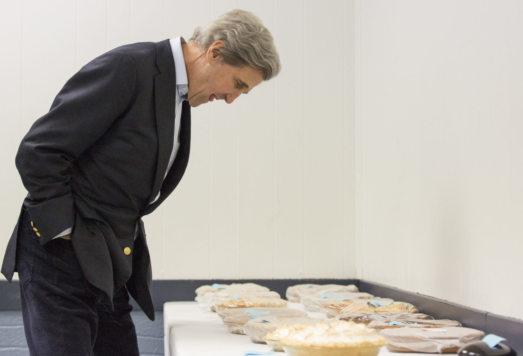 011220kw-john-kerry-05